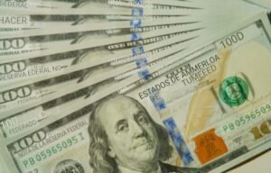 Argentina - "Desregulación de Créditos en Dólares ¿Un Riesgo Controlado o una Bomba de Tiempo para 2025?" - wp 17400993197287577079929430424958