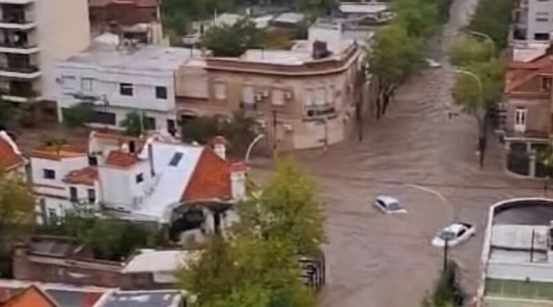 Bahía Blanca Tormenta Kicillof moviliza recursos provinciales y coordina emergencia interministerial.