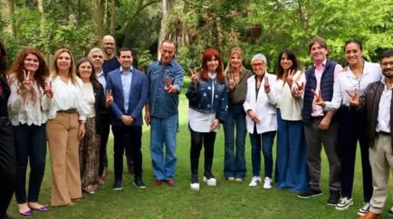 Cristina Fernández Lideró reunión en Clave en Cañuelas, Integración regional, vs. Ajuste Global