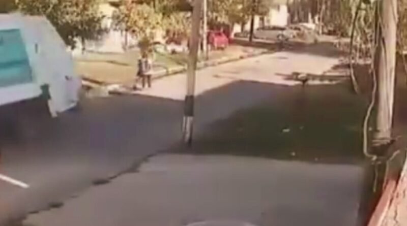 La Plata Tragedia en Tolosa: Camión de Basura Aplasta a Barrendera Municipal .
