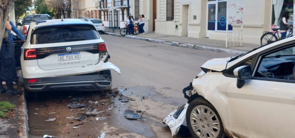 Cañuelas Accidente en pleno centro de  imprudencia al volante.