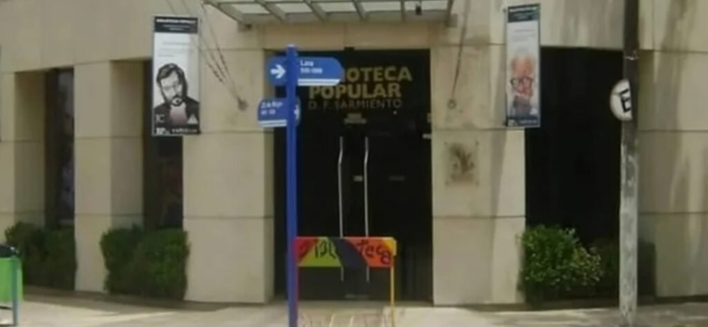 Cañuelas -  Oferta académica engañosa y títulos sin validez en la Biblioteca Sarmiento.