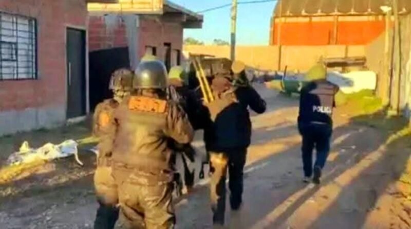 González Catán Muere jubilado de 79 años en enfrentamiento con policías durante allanamiento.
