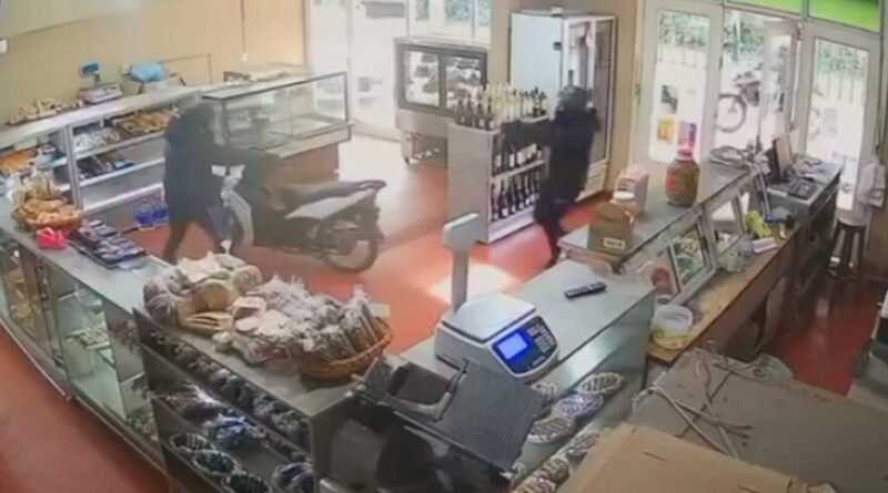 Los Pozos Cañuelas – Joven despojado de su moto a punta de pistola dentro de una panadería