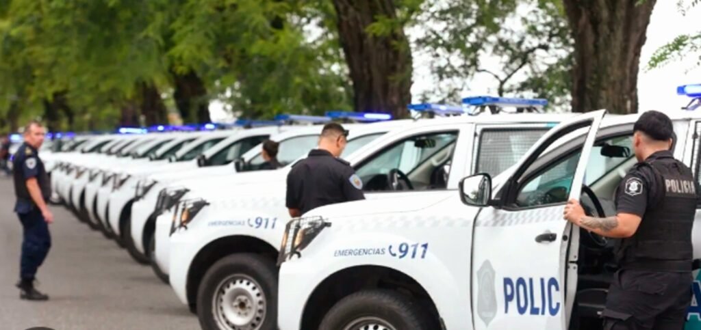 La Plata - Expulsan a 24 jefes policiales por operar para Milei.
