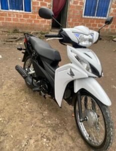 Los Pozos Cañuelas - Joven despojado de su moto a punta de pistola dentro de una panadería. - wp 17534080742052338250496660892723