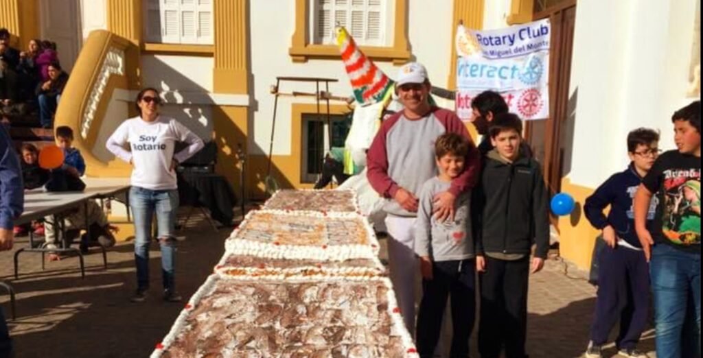San Miguel del Monte Imperdible !!! Se Hornea una Torta Gigante de 120 Metros para el Día del Niño
