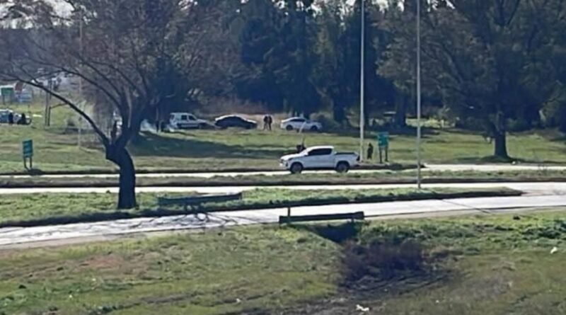 Cañuelas - Usurpación de terrenos federales de vialidad Nacional  fuerzas Policiales observan sin intervenir.