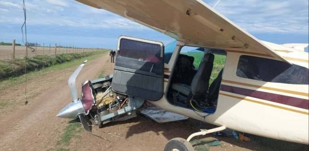 Arequito, Santa Fe - Hallan Avioneta con Indicios de Narcotráfico Abandonada en una Zona Rural.