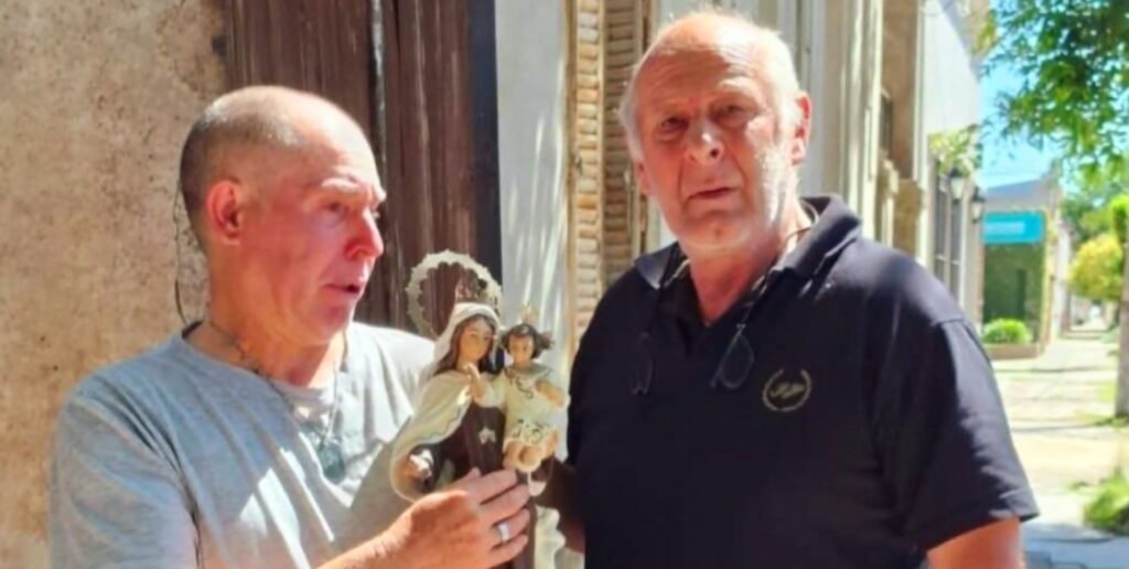 Cañuelas - El Guardián de la Fe: Un Héroe Anónimo Protege a la Virgen de los Cañuelenses