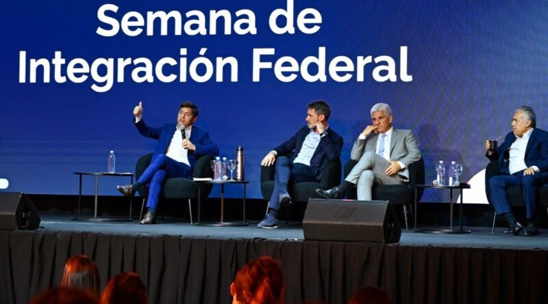 Kicillof Abogó por un Desarrollo Federal en Contraposición al Ajuste Nacional