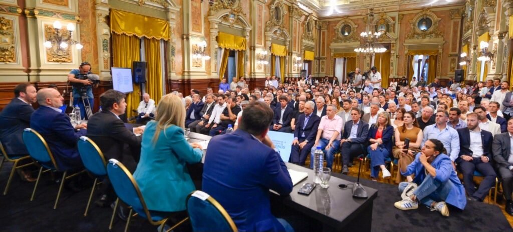 Kicillof Presentó el Presupuesto 2026: Prioriza Obra Pública y Critica el "Desfinanciamiento" del Gobierno Nacional