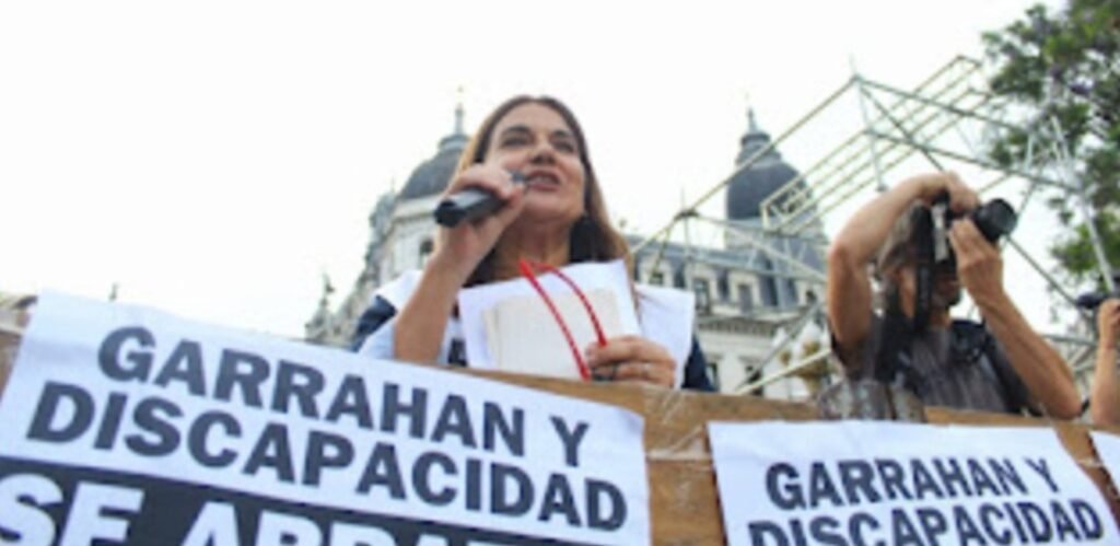 Hospital Garrahan - Trabajadores y organizaciones por la discapacidad realizan una  marcha simbólica en Plaza de Mayo