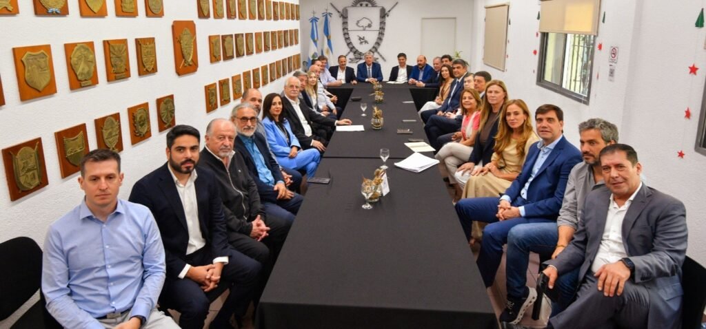 Kicillof y Gobernadores del Frente de Todos Exigen un "Federalismo Real" para Recuperar una Argentina Inclusiva