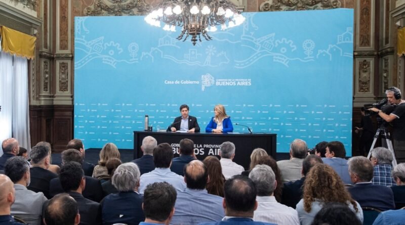 La Plata Kicillof -  Defiende la Ley de Financiamiento en el Salón Dorado.