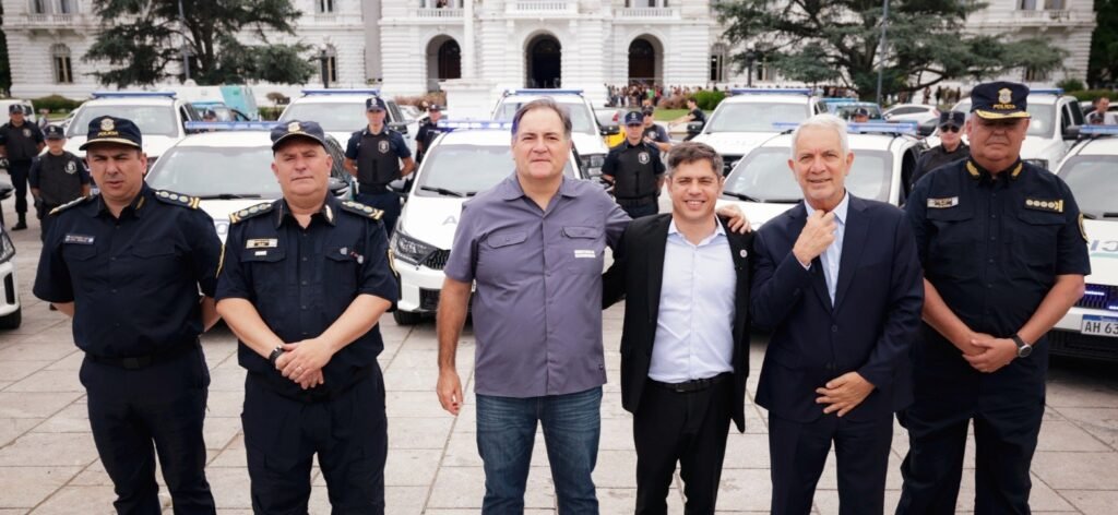 La Plata Kicillof - Fortalece el Patrullaje en La Plata con 40 Nuevos Móviles Policiales