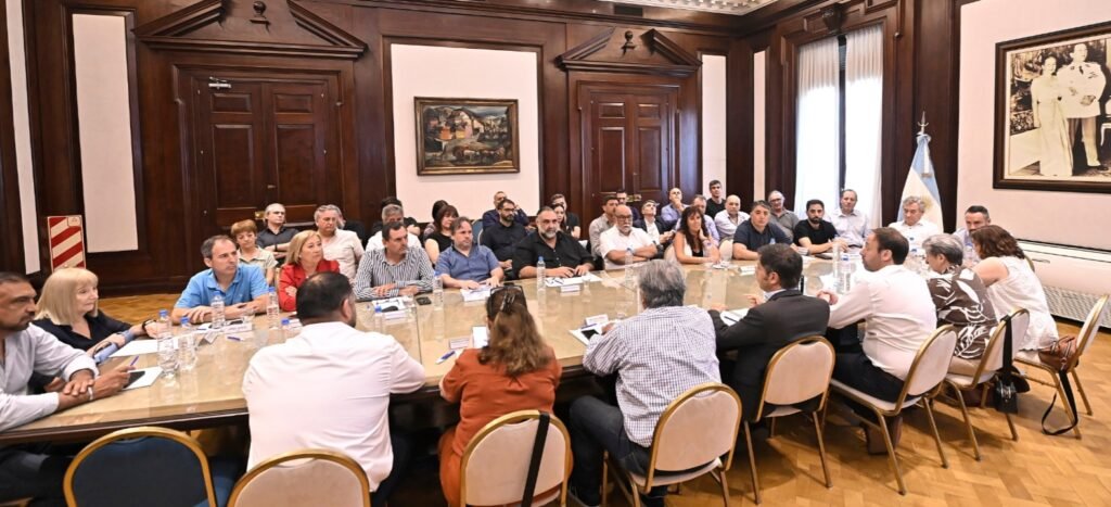 La Plata Provincia mantendrá abierta la paritaria y convocará a una nueva ronda de negociaciones en enero.