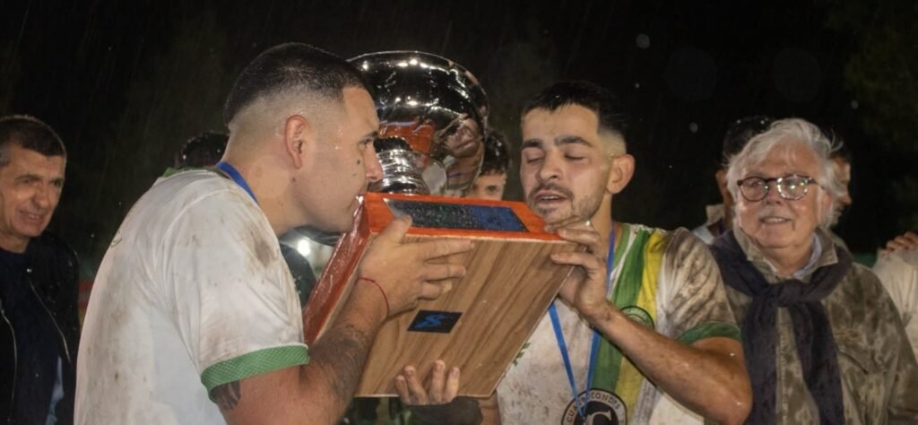 Uribelarrea FC Brilla en la Liga Lobense: Doble Coronación en las Categorías Juveniles