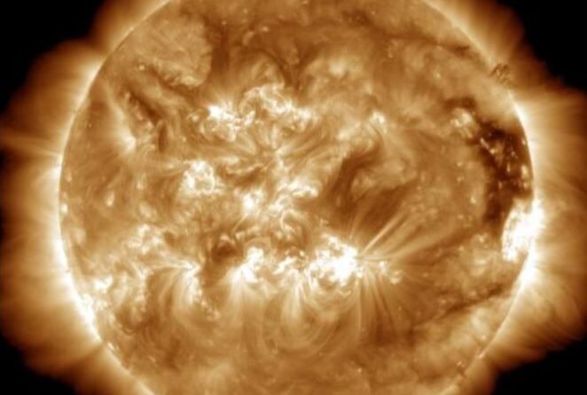 El Sol Erupción - Fuerte Llamarada Solar Registrada Este Sábado- 