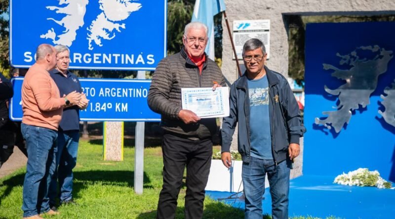 Cañuelas honró a los caídos en Malvinas y los 20 años de su monumento- 