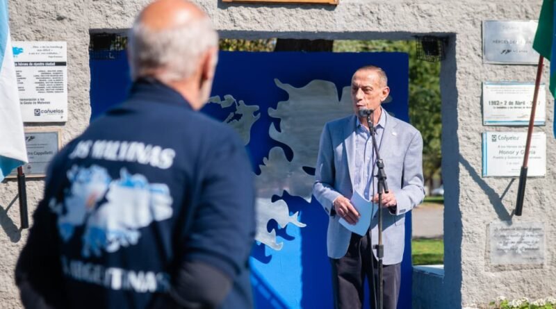 Cañuelas honró a los caídos en Malvinas y los 20 años de su monumento- 