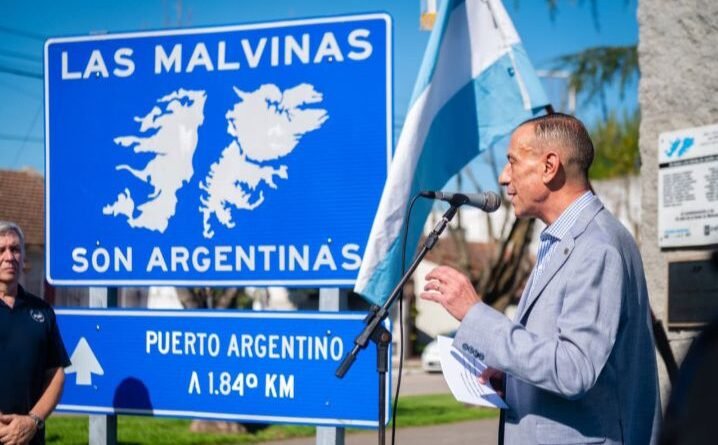 Cañuelas honró a los caídos en Malvinas y los 20 años de su monumento- 