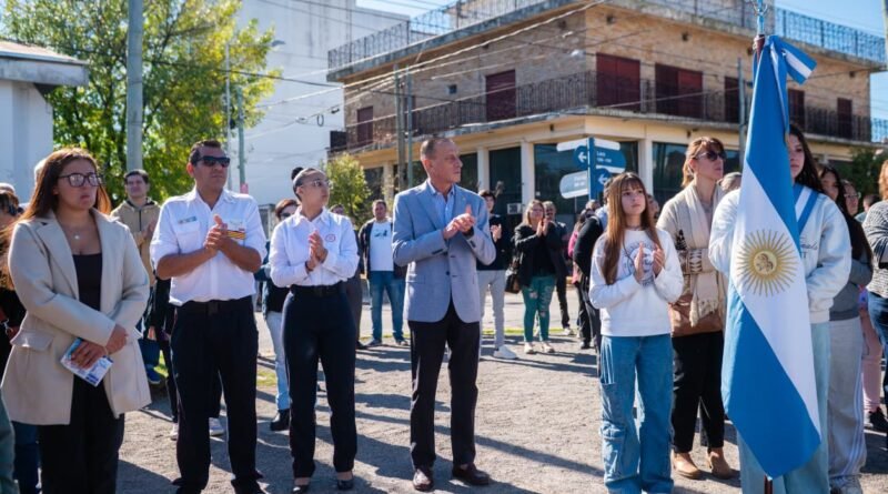 Cañuelas honró a los caídos en Malvinas y los 20 años de su monumento- 