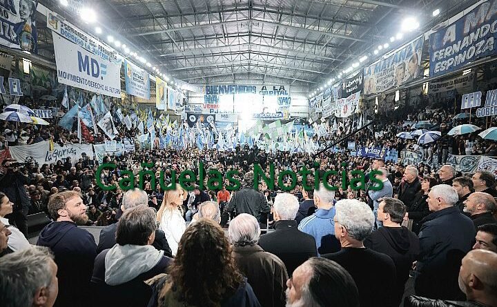 Lealtad peronista Kicillof -  Convocó a construir una alternativa en el acto en la Matanza.- 